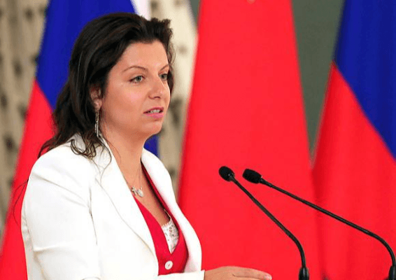Simonyan Qalkini gey və "pislik" adlandırdı: "Yaşlı qadınla evləndi"