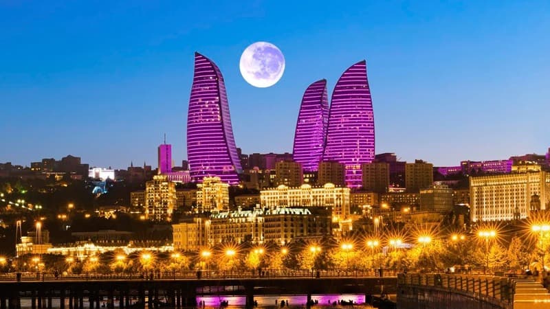Bakının həm də mənzərəsi ilə valeh edən 5 restoranı (SİYAHI)