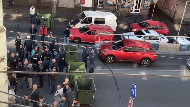 İrəvanda müxalifətin itaətsizlik nümayişləri yenidən başladı: Polis hərəkətə keçdi (VİDEO)