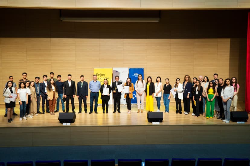 Yelo Bank-da İnsan hüquqları üzrə müsabiqə baş tutdu (R)
