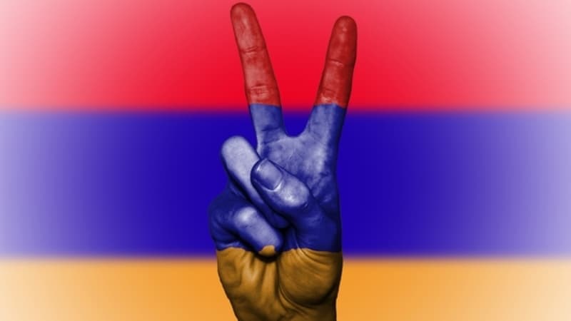 İrəvanda etirazçılar Səfəryandan Qarabağın statusu ilə bağlı şok cavab aldılar
