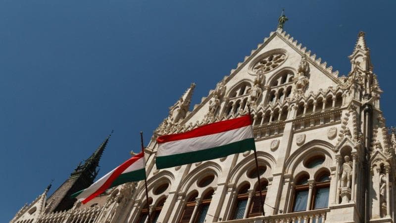 Macarıstan Rusiyaya qazın pulunu rublla ödəyəcək, sankasiyalara etiraz etdi - Bloomberg