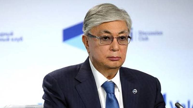 Misirdəki səfirinin Rusiya ilə bağlı cəsarətli statusu Tokayevi acıqlandırdı