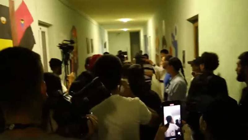 İrəvanda tələbələr etiraz aksiyalarına qoşuldu (VİDEO)