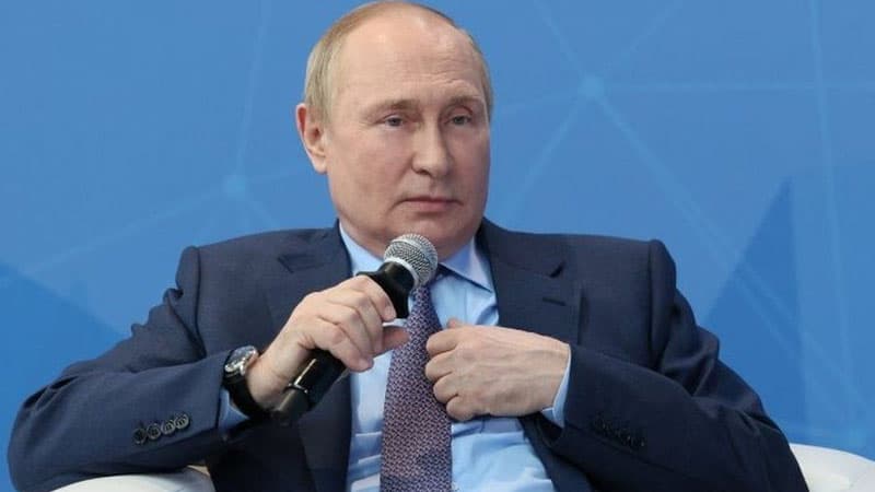 Putin: Qərb illərlə Rusiya neft və qazından imtina edə bilməyəcək