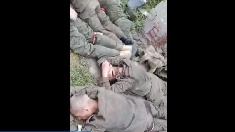 Ukraynalı hərbi həkim forma oğurlayan səkkiz rus əsgərini əsir götürdü (VİDEO)
