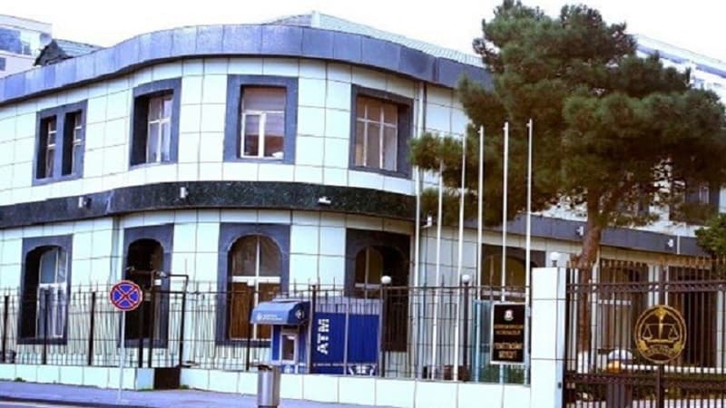 “Toyota Prius”dan 4 ədəd sellofan bükülüdə olan narkotik maddə aşkar edildi