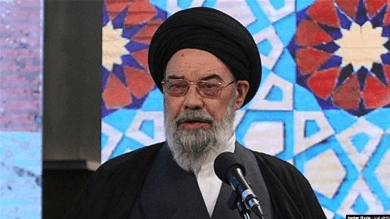 İsfahan imam-cüməsinə hücum edildi, boynundan bıçaqlandı