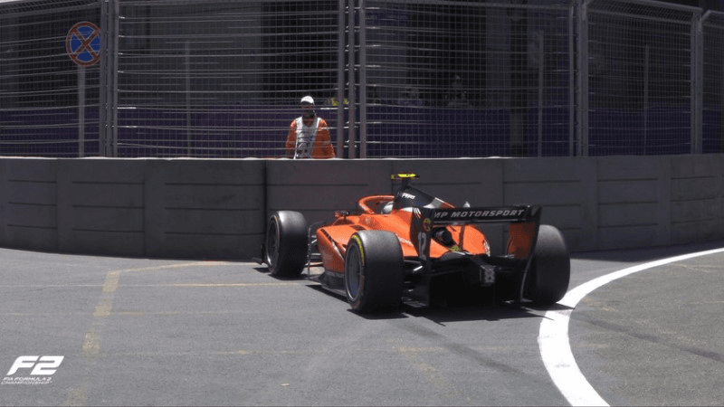 "Formula 2": Bakıdakı yarışda ilk qəza baş verdi