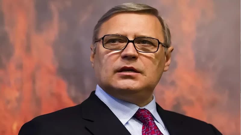 TASS: Rusiyanın eks-baş naziri də Rusiyanı tərk etdi