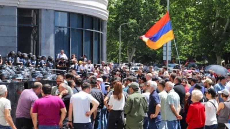 “Yeni kapitulyasiya olmayacaq”: Erməni müxalifəti özünü Lavrova göstərir (VİDEO)