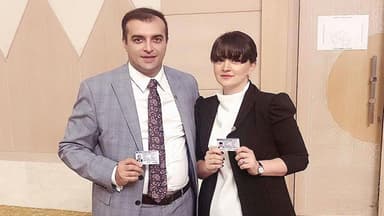 Xanımı ilə eyni gündə vəkil oldu (FOTO)