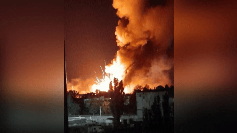 Ukrayna Nova Kaxovkada rusların daha bir silah anbarını məhv etdi (FOTO/VİDEO)