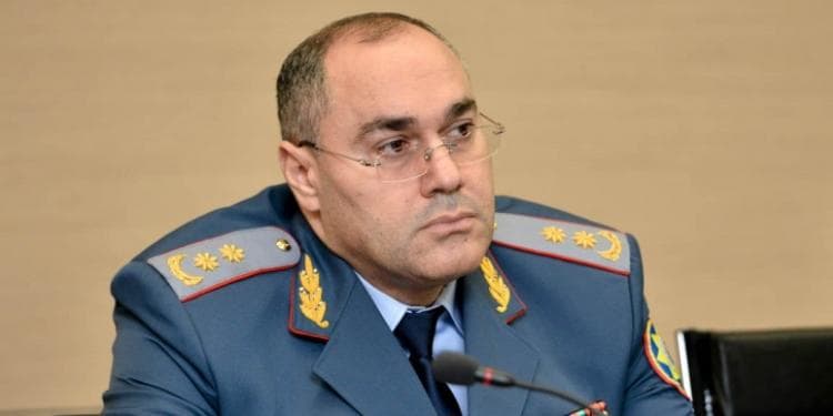 Gələn kimi iki generalı çıxardı, iki generala görə özü getdi
