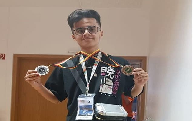 Tanınmış cütlüyün oğlu beynəlxalq olimpiadada gümüş medal qazandı