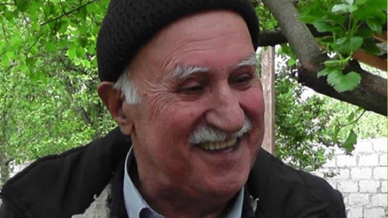 Əməkdar artistin oğlu əsəbiləşdi: "Qəbrin üstünün götürülməməsinin kimə nə dəxli?"
