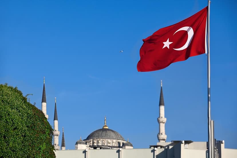 Türkiyə Qara dəniz boğazlarından keçid haqqını 5 dəfə artırır