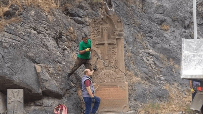 Ermənilərin “mədəni və tarixi abidələri” Laçından Xankəndiyə daşındı