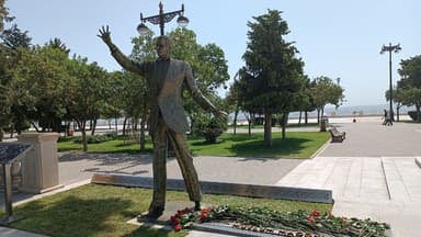 Müslüm Maqomayevin abidəsi dənizin ortasında qoyulacaqmış - Ömər Eldarov