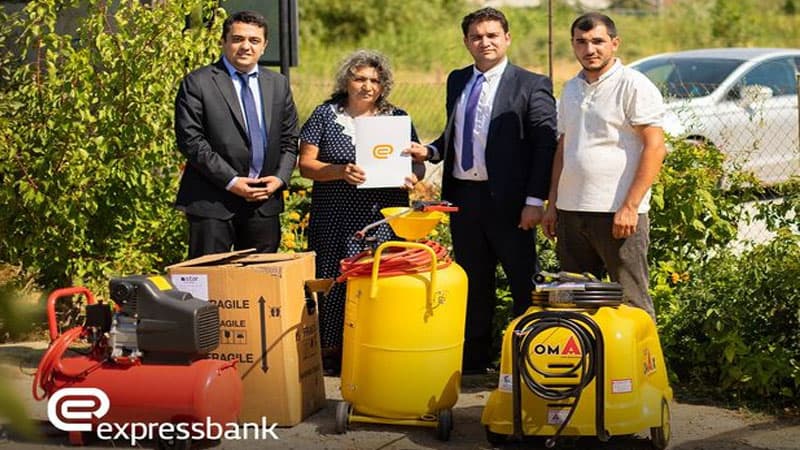 “Expressbank” növbəti şəhid ailəsinə dəstək oldu (R)