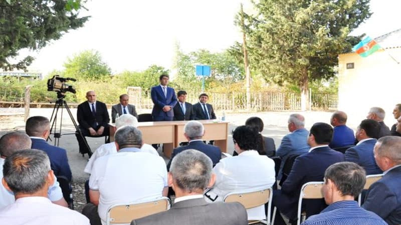 Seymur Orucov Qarahəsənli kəndində növbəti səyyar qəbul keçirdi