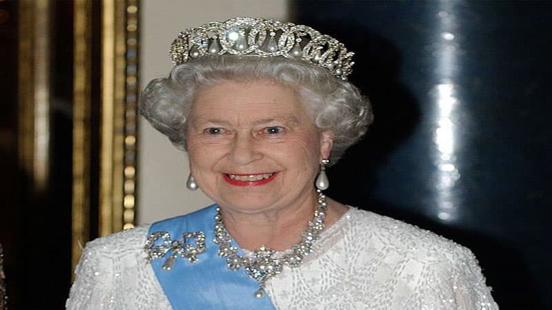 Kraliça II Elizabetin qızılları kimə qalacaq? (FOTO)