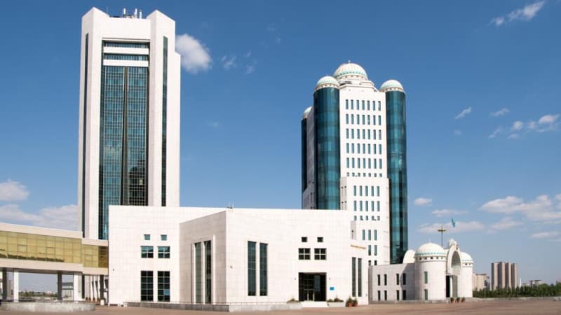 Qazaxıstan parlamenti Konstitusiyaya dəyişikliklər haqda qanunu qəbul etdi