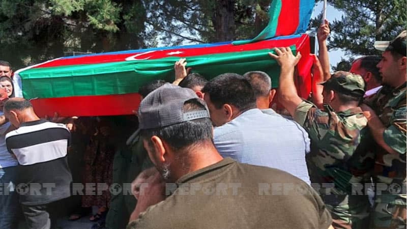 XTQ-nin şəhid giziri Kürdəmirdə dəfn edildi (FOTO)
