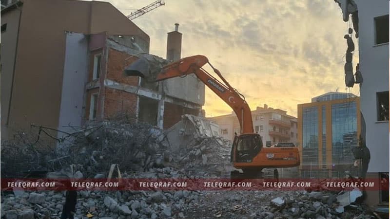 Ankarada Rəsulzadə adına liseyin binası söküldü (FOTO)