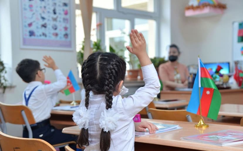 Bu məktəblərdə noyabrın 7-si dərs olacaq