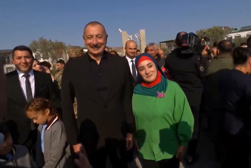 Qaranlıq düşdüyü üçün prezidentlə yenidən şəkil çəkdirdi (VİDEO)