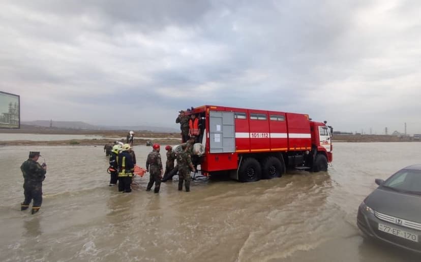 Su kəmərində qəza: Yolda nəqliyyat vasitələrinin hərəkəti tam bərpa edildi (FOTO/VİDEO/YENİLƏNİB)