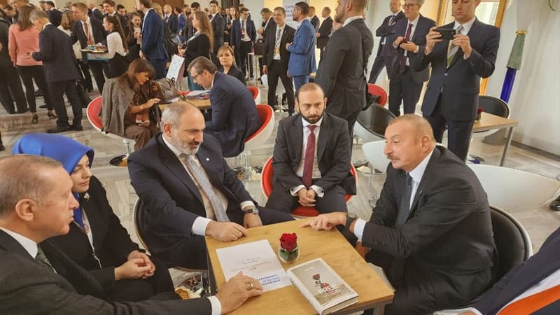 Əliyev, Ərdoğan və Paşinyan Praqada birgə müzakirə apardı (FOTO/VİDEO)
