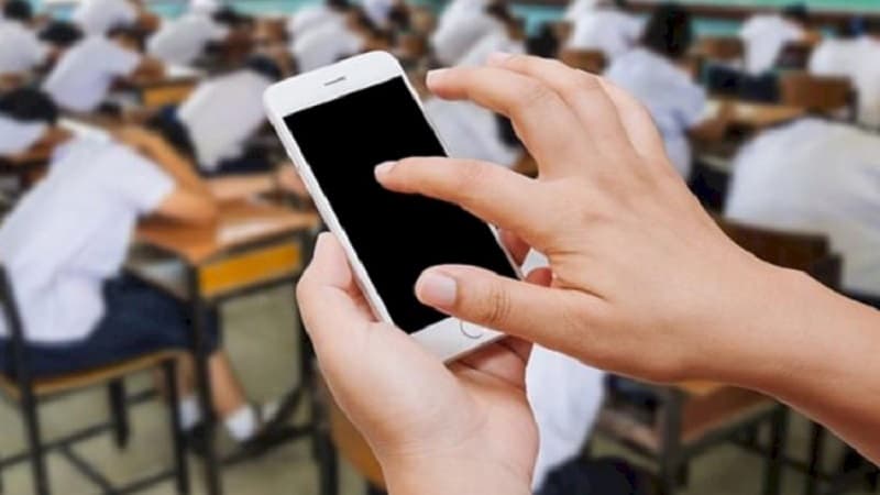 Şagirdlər məktəbə telefon apara bilər? (AÇIQLAMA/VİDEO)
