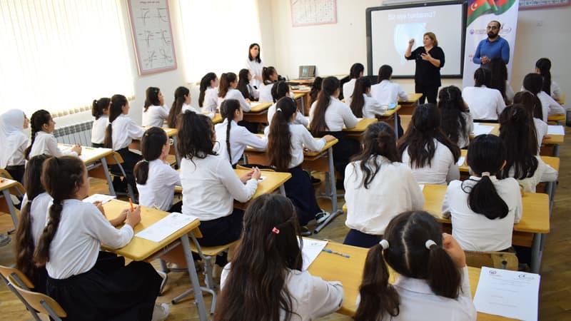 Övladını təhsildən yayındıran valideynlərlə bağlı cəzalar sərtləşdirilməlidir!