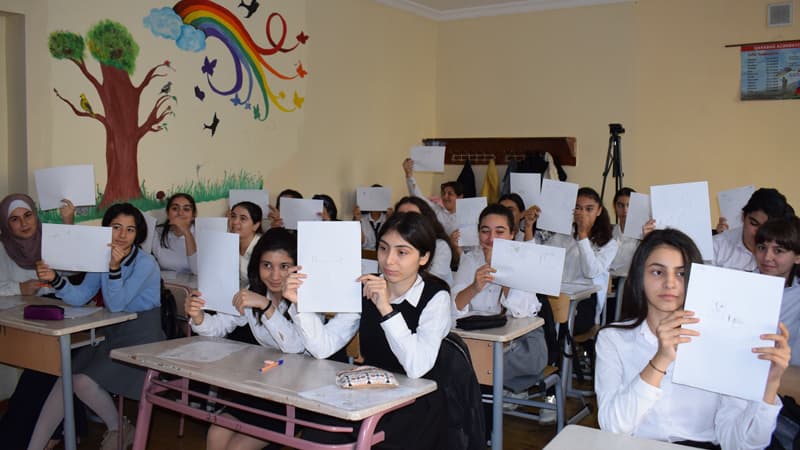 Bakıda məktəbli qızlar üçün unikal layihə həyata keçirilib