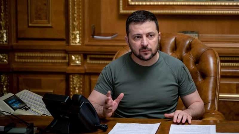 Zelenski: "Bütün korrupsioner məmurlar Ukraynanı tərk ediblər"
