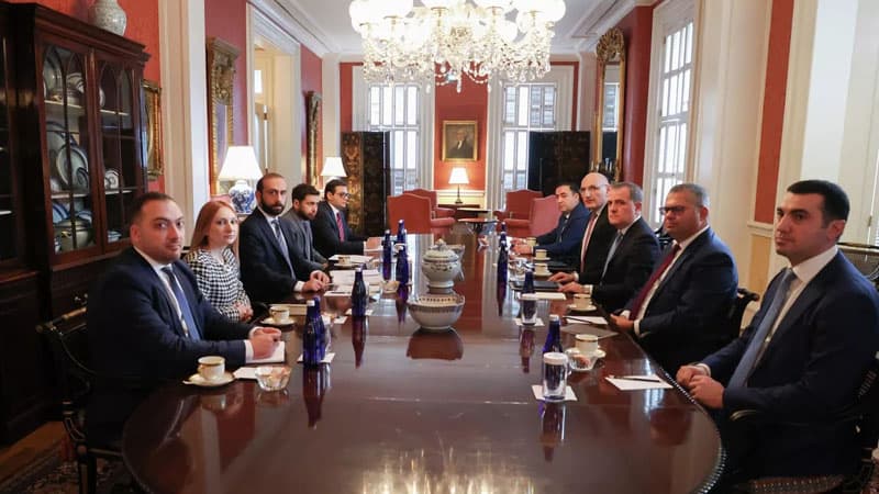 "Birbaşa" olmayan birbaşa təmaslar və Rusiya İrəvanla Bakı arasında sürətli sülhə qarşı...