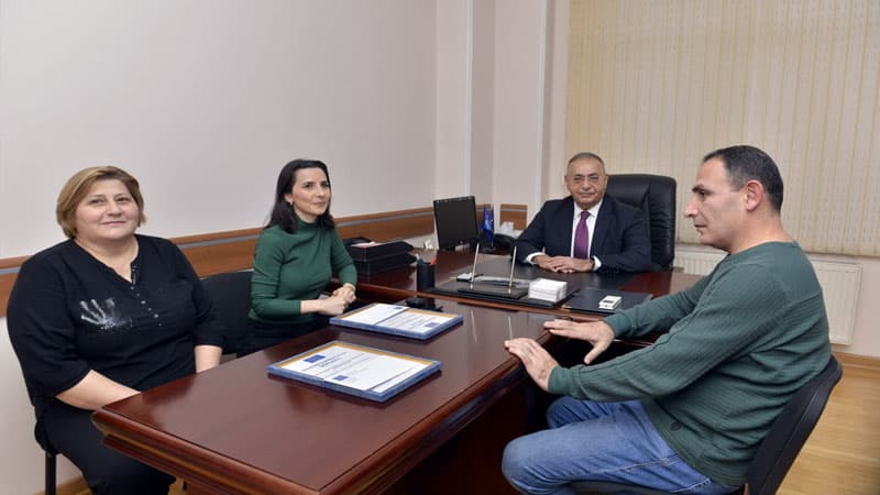 DİP jurnalistlərə mükafat təqdim etdi (FOTO)