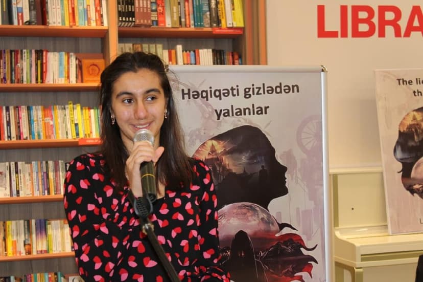 Azərbaycanda 14 yaşlı qız kitab yazdı (FOTOLAR)