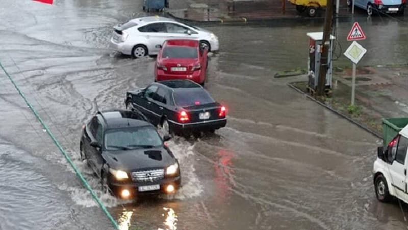 Bakıda yağış yağan kimi nəqliyyatın hərəkəti niyə iflic olur?