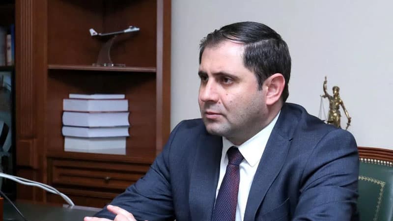 Ermənistanın müdafiə naziri Rusiyaya səfərə getdi