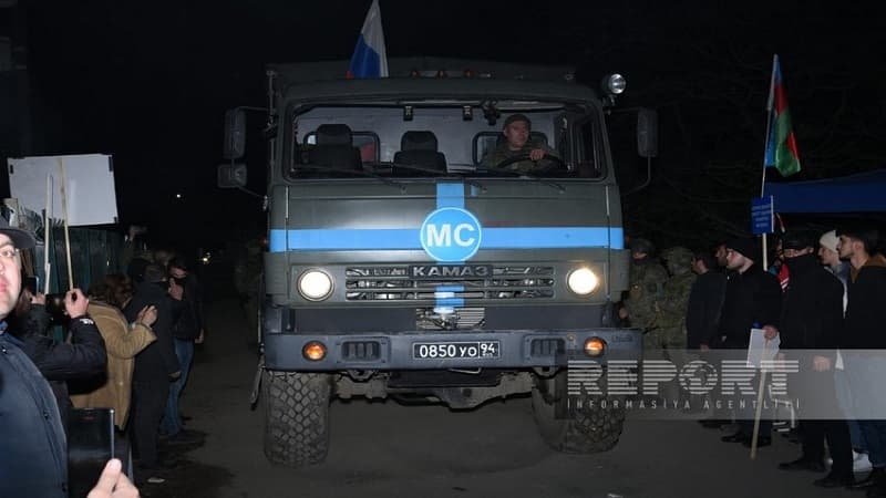 Xankəndi yolunda sülhməramlılara məxsus avtomobillərin hərəkətinə şərait yaradıldı  (FOTO)