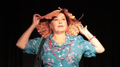 Teatrdan çıxarılan 65 yaşlı aktrisa: “Xəstə adam 320 manatla necə dolansın?”
