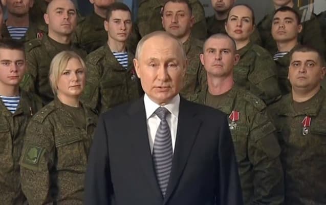 Putin ilk dəfə Yeni il təbrikini belə etdi (VİDEO)