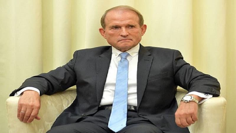 Zelenski Putinin dostunu və daha üç deputatı vətəndaşlıqdan çıxardı