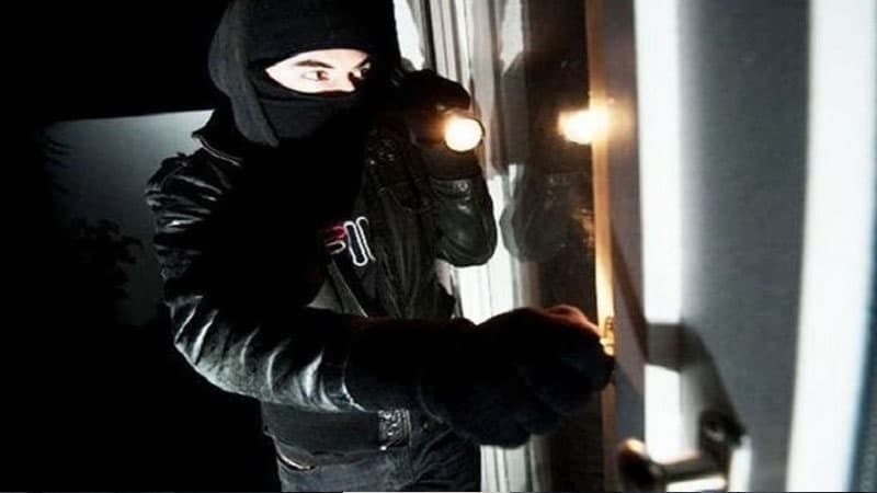 Bakıda fabrikin anbarından 24 min manatlıq oğurluq