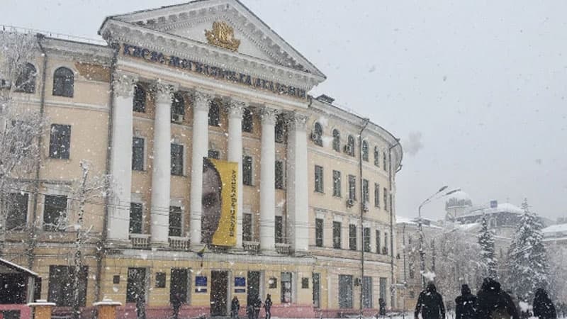 Ukraynada bütün universitetlərdə rus dilində danışmağa qadağa qoyulacaq