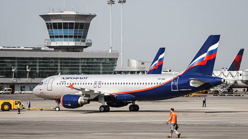 Stavropol-Moskva təyyarəsinin sərxoş qadın sərnişini stüardı dişlədi