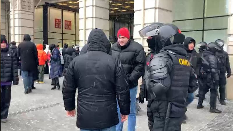 Polis Peterburqda 200-ə yaxın yeniyetməni saxladı: Onların skinhed olduğu deyilir